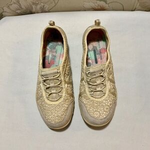 SKECHERS Crochet Relaxed Fit Slip On Bikers Sweet Darling Memory Foam Size 8.5